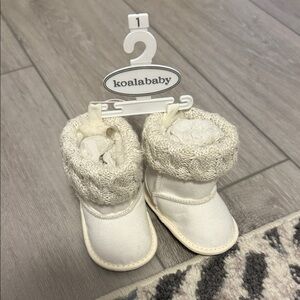 Koala Kids Cream Fuzzy Baby Booties
